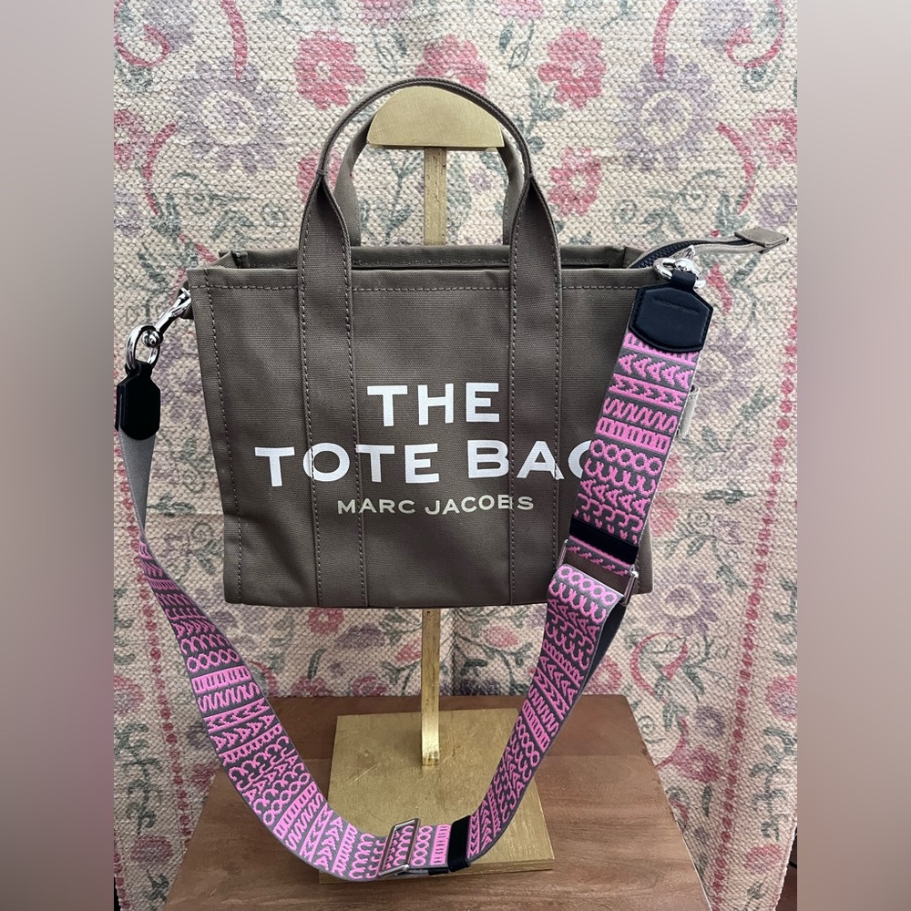 Marc Jacobs Canvas The Tote Bag Medium - Picture 12 of 16